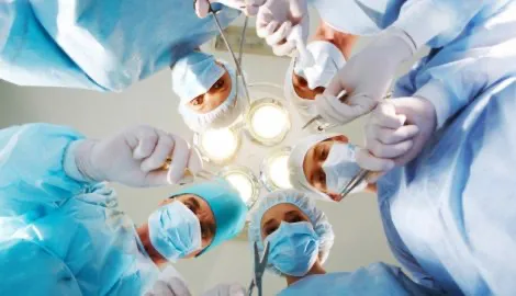 Ko vam radi o glavi ili kako izabrati lekara za svoju transplantaciju kose?